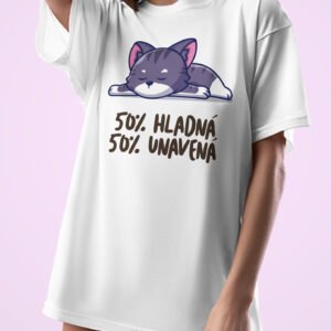 Hladná a unavená mačka